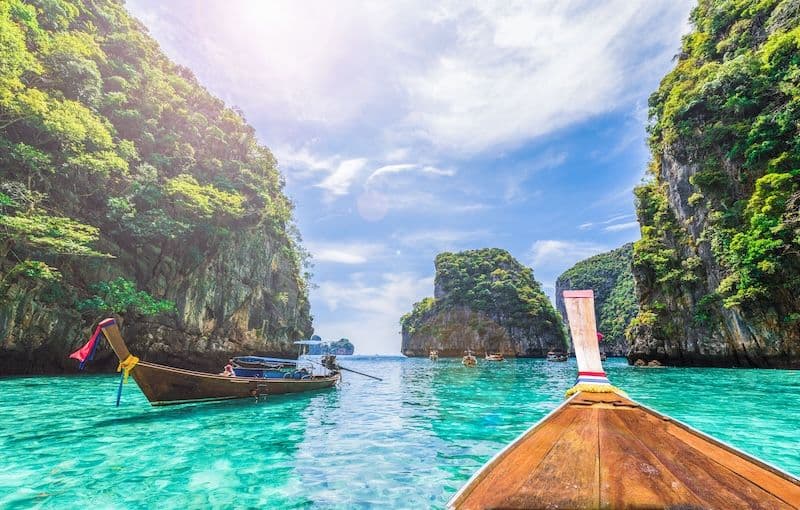 ko phi phi thai boat in water