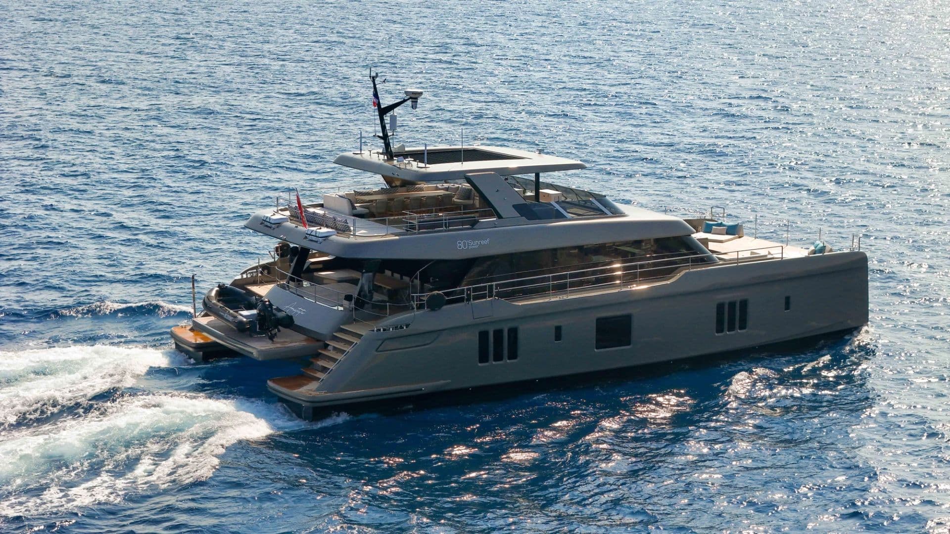amitatu-sunreef-power-cat-exterior-cruising