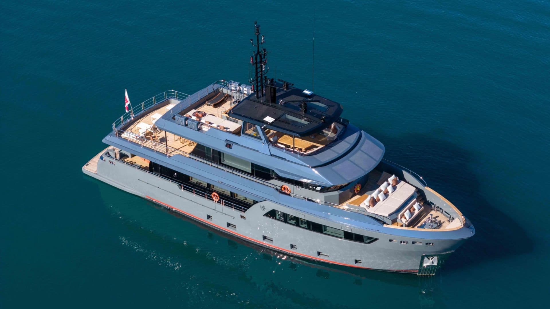haze-II-motor-yacht-exterior
