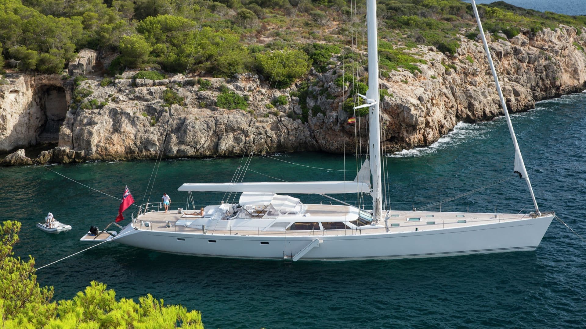 sealen-b-exterior-monohull-anchored
