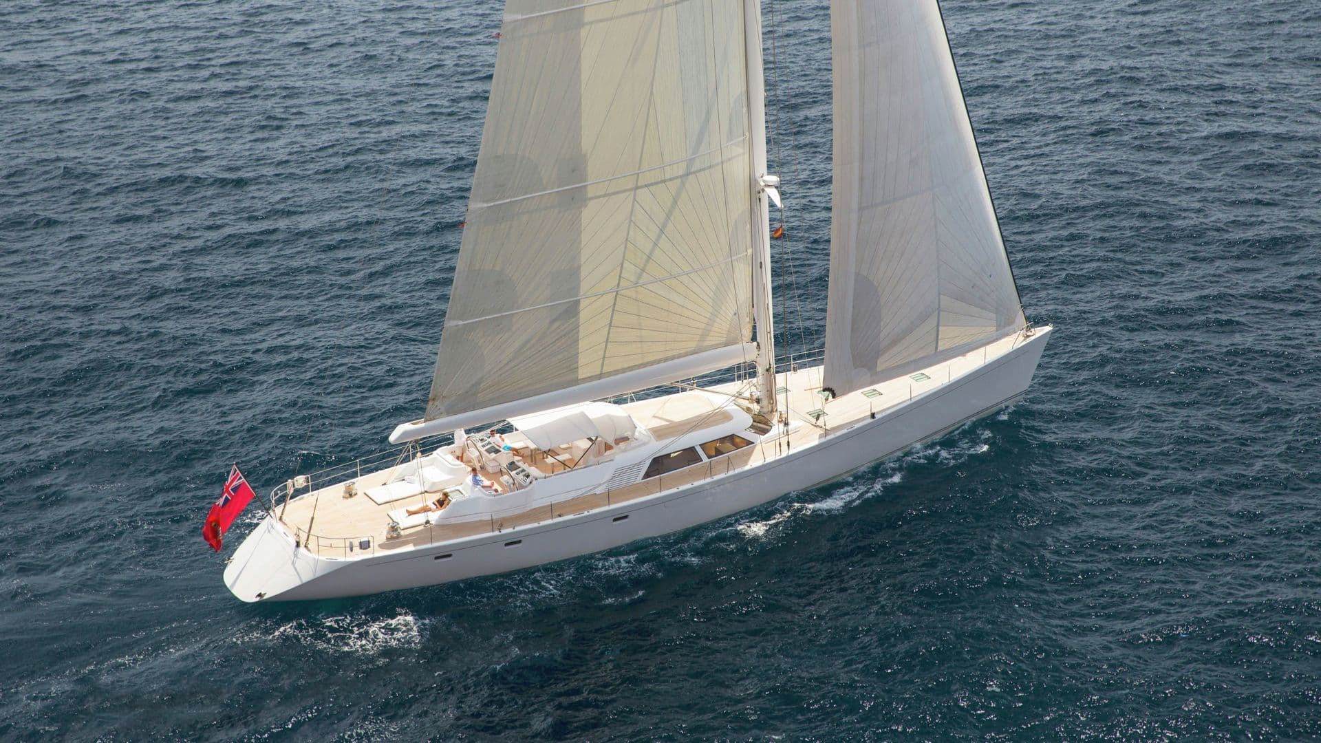 sealen-b-exterior-monohull-cruising