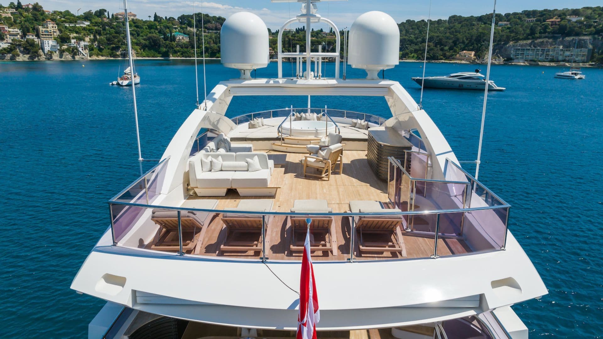thumper-motor-yacht-exterior-sundeck