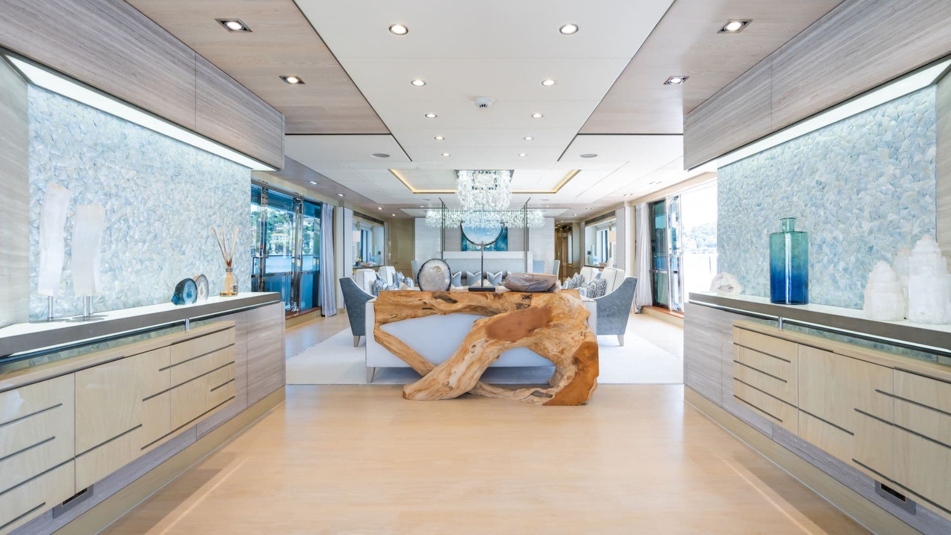 thumper-motor-yacht-interior-saloon