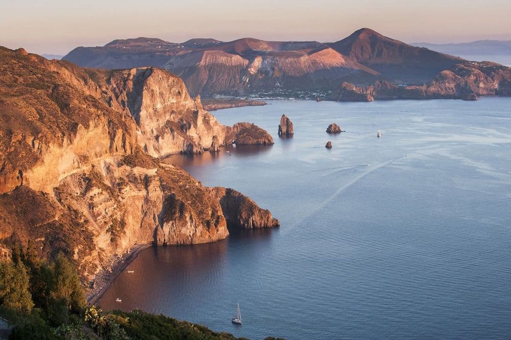 Day 7: Filicudi to Portorosa via Vulcano (37NM)