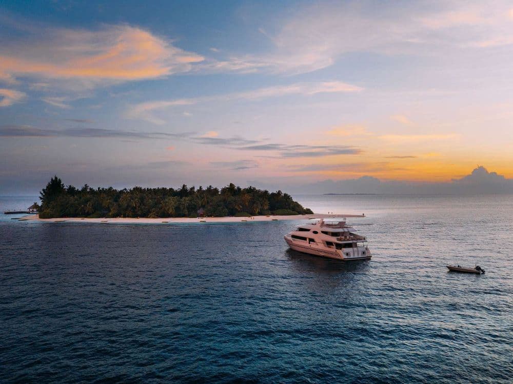 alice anchored near island