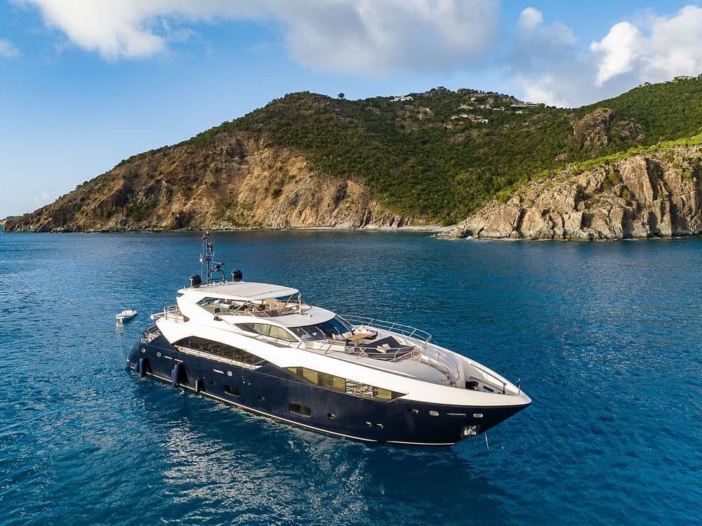 evereast exterior crewed france