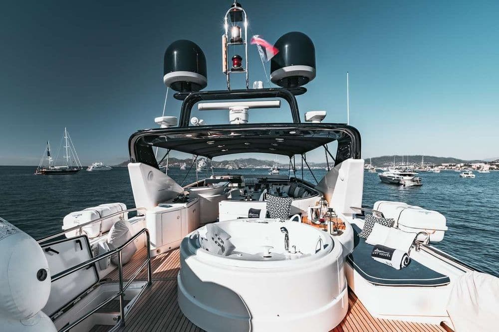 lady amanda top deck