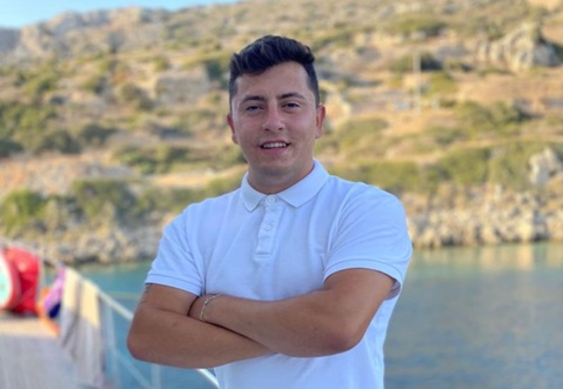 Umut Camı