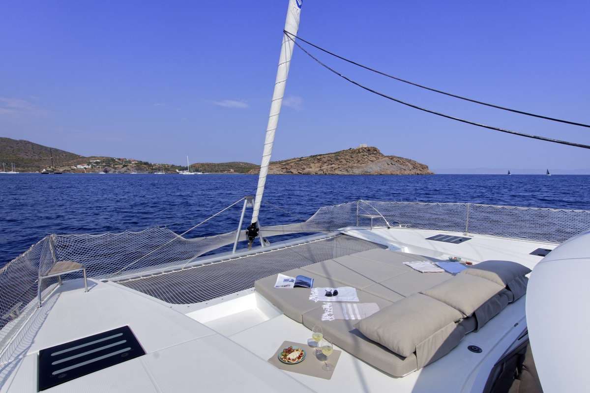 Fore deck sun beds