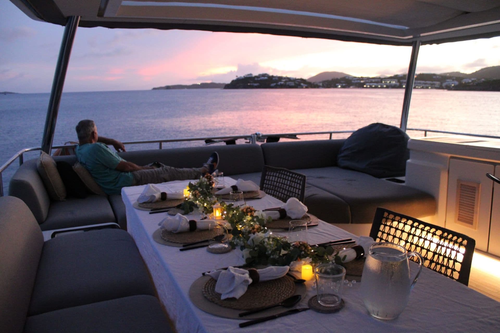 Flybridge dining