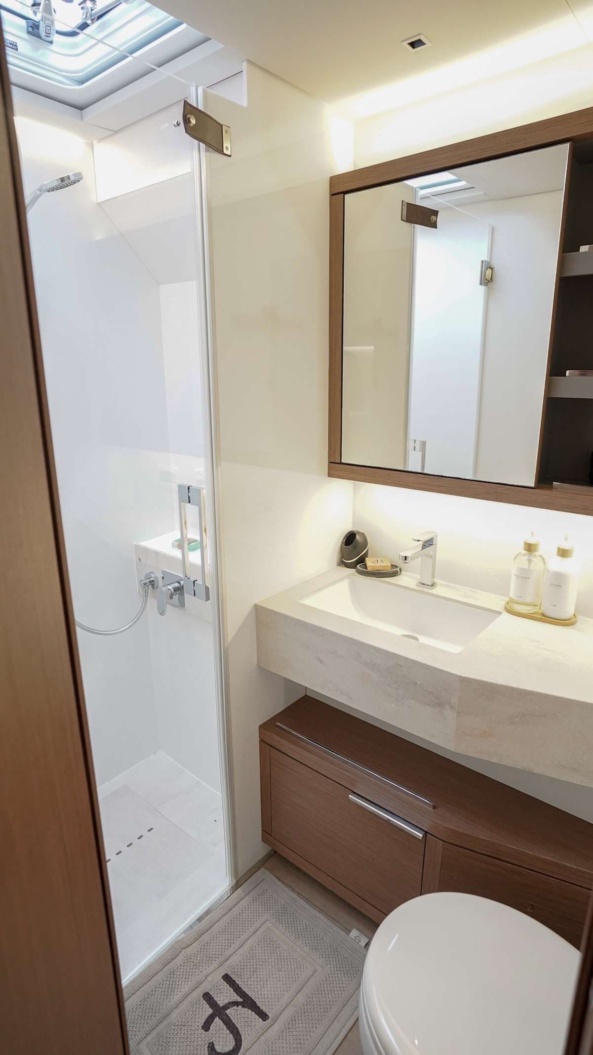 Ensuite head