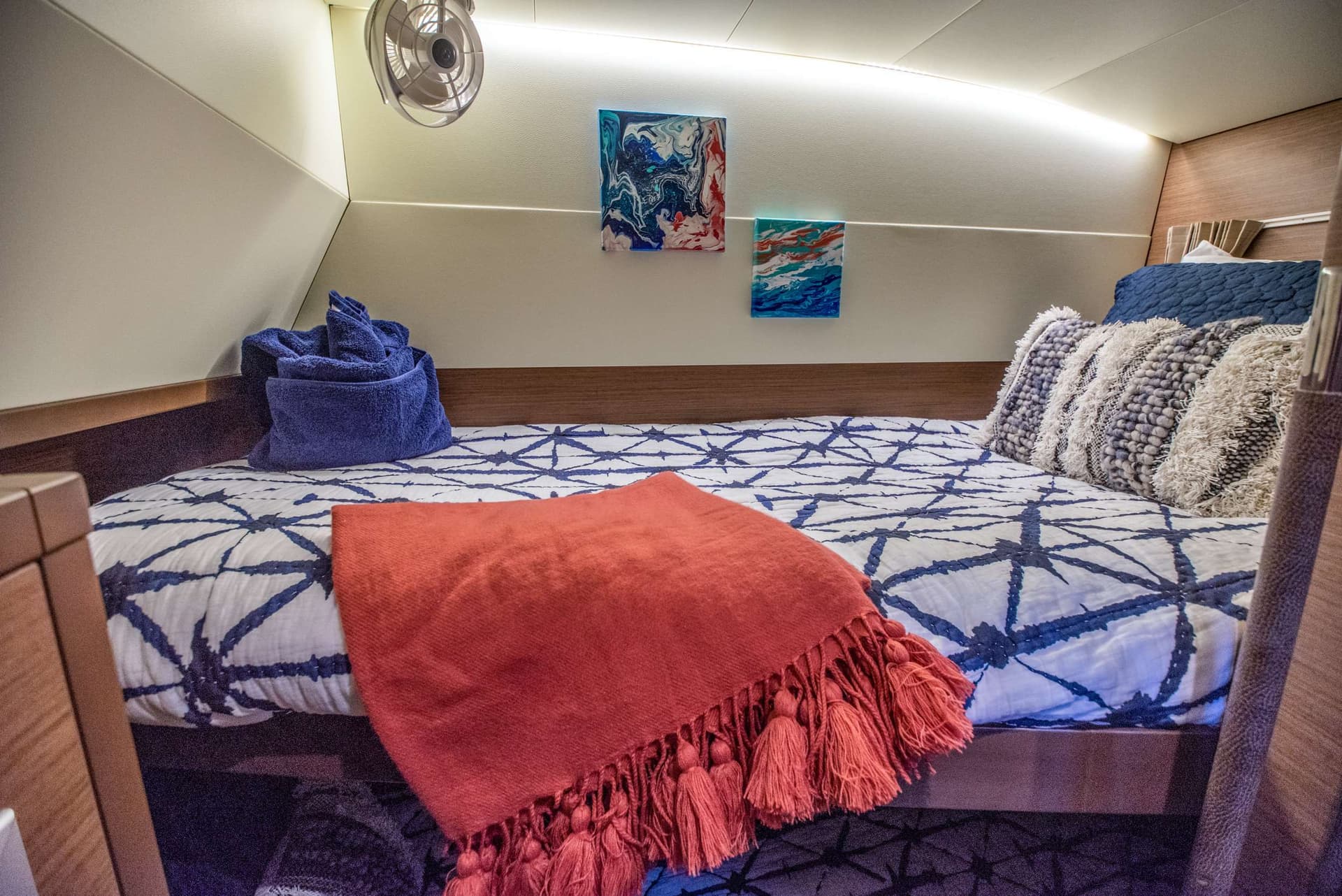 Queen guest cabin