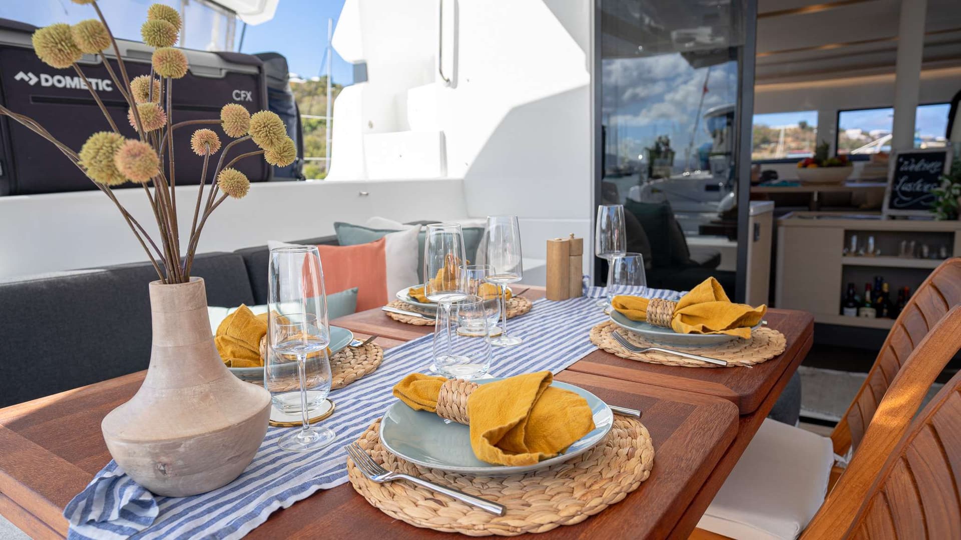 Al fresco cockpit dining