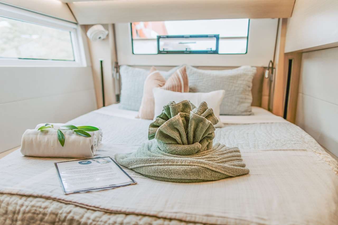 Queen guest cabin