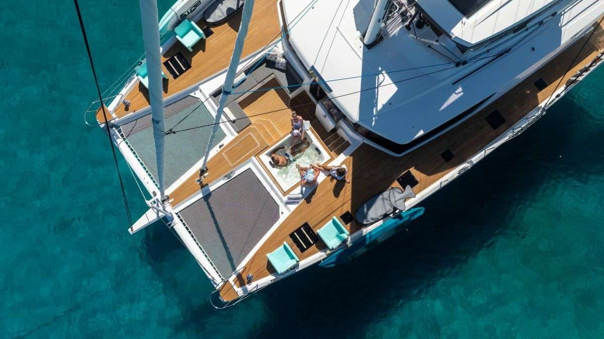 Splash pool on bow