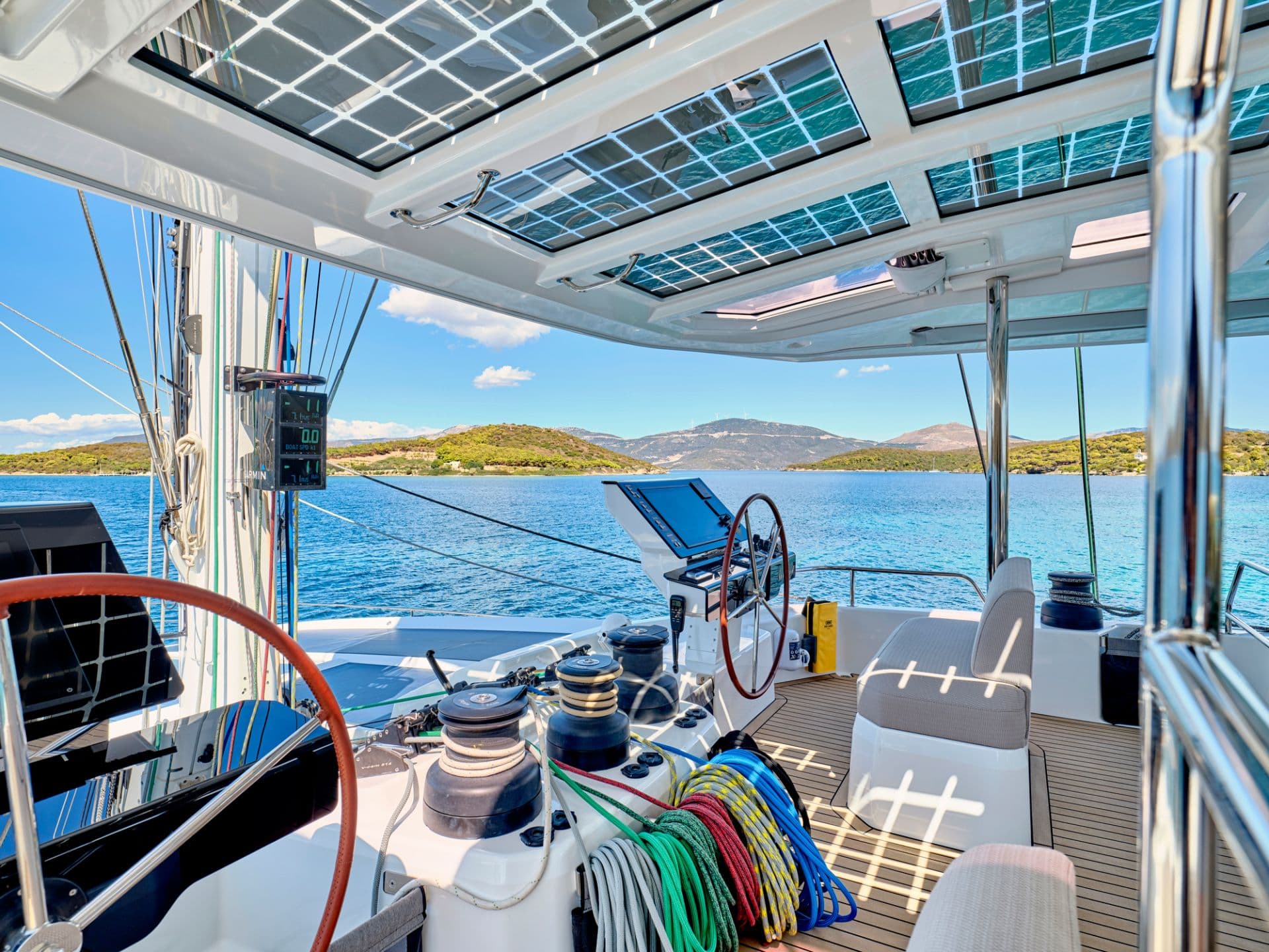 Flybridge helm station - Sistership
