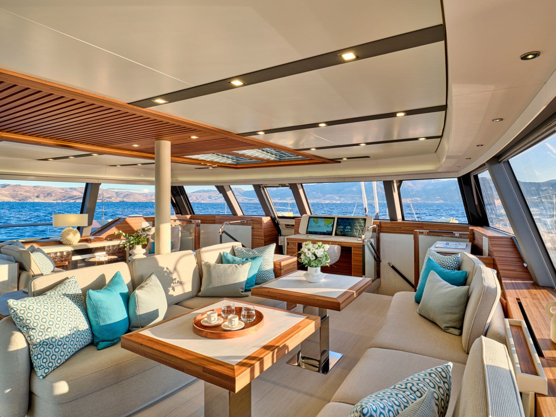 Main salon lounge - Sistership