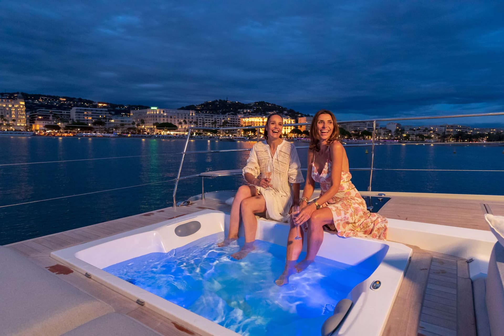 Foredeck jacuzzi - Sistership