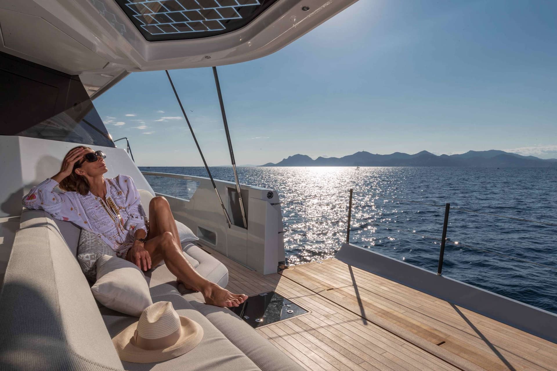 Side deck seating- Sistership