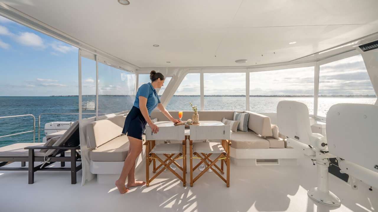 Spacious flybridge area