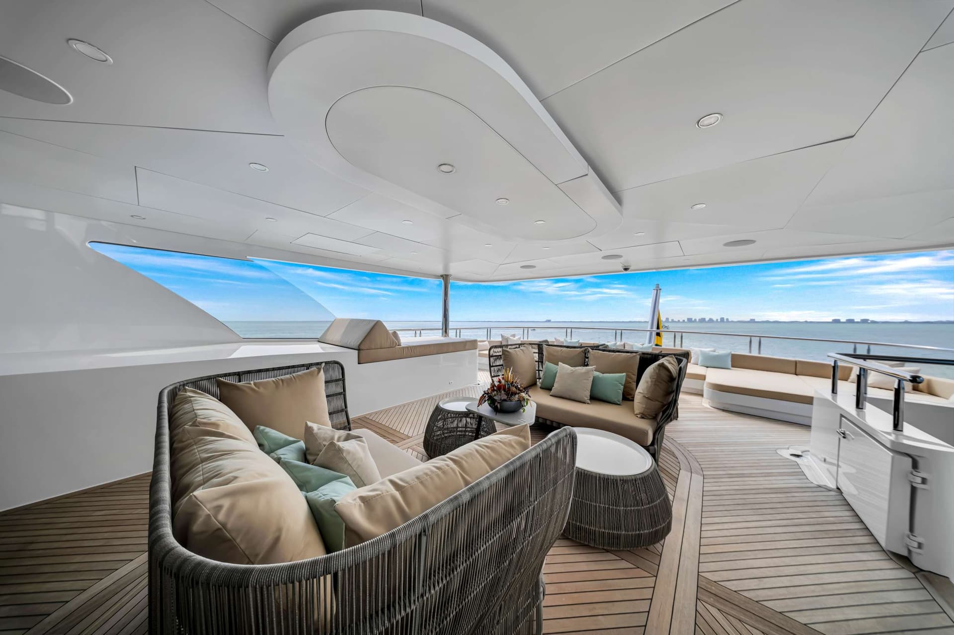 Master/Bridge Deck Aft