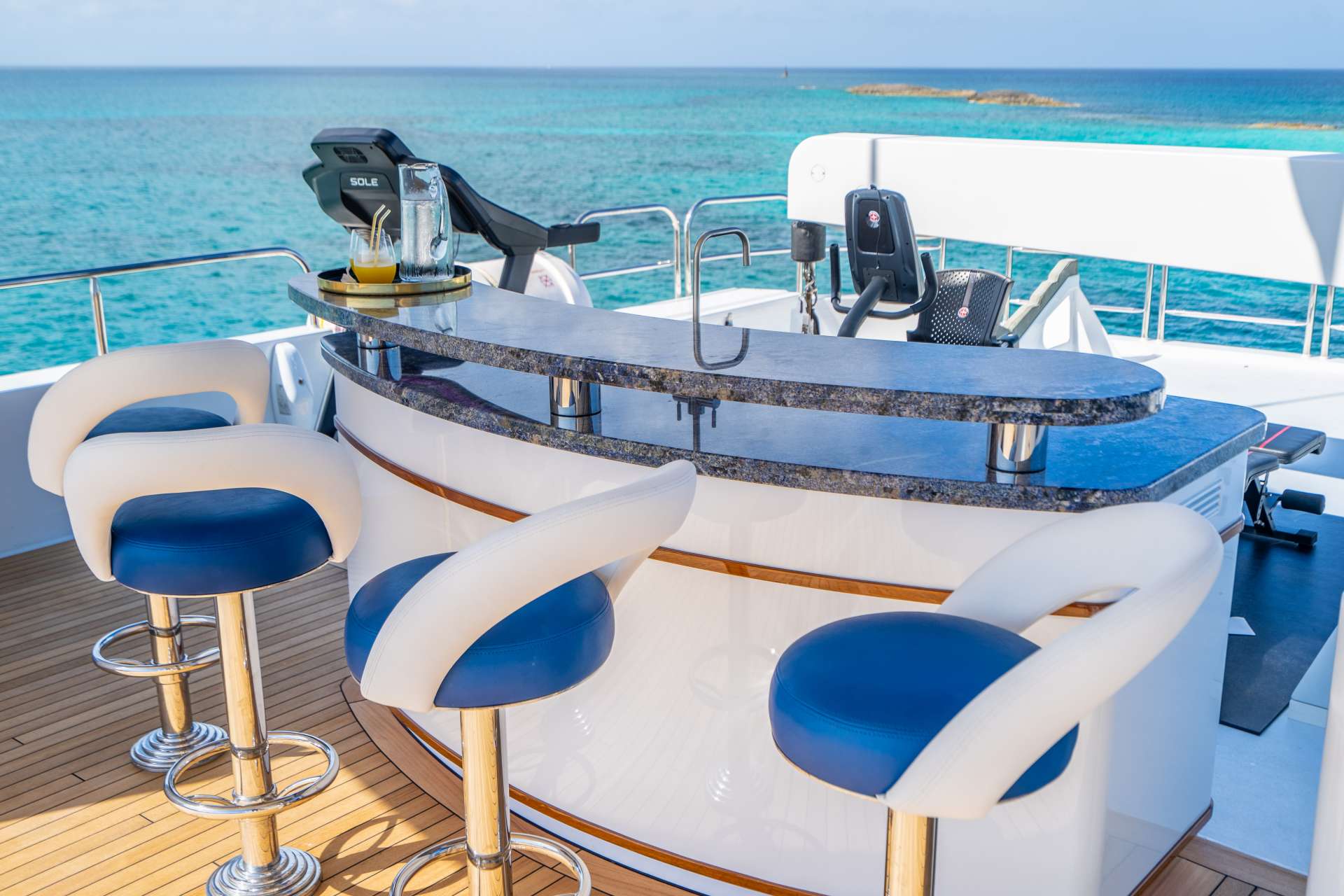 Flybridge bar