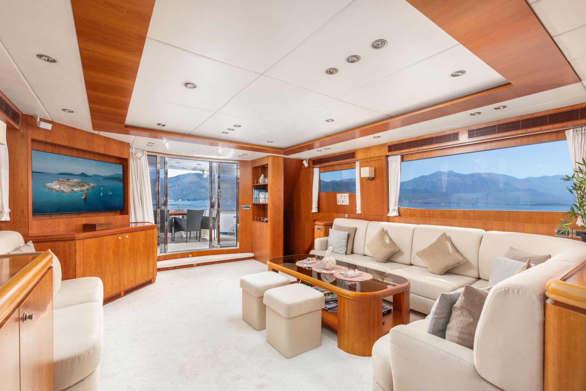Salon looking aft