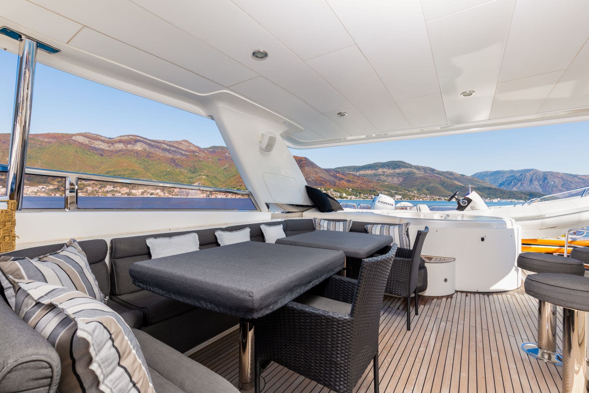 Sundeck dining