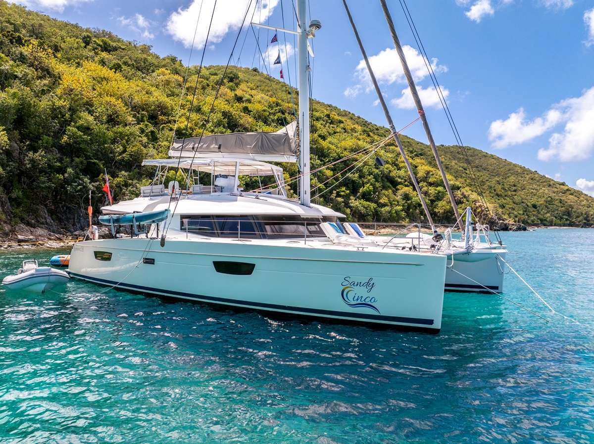 SANDY CINCO β Fountaine Pajot