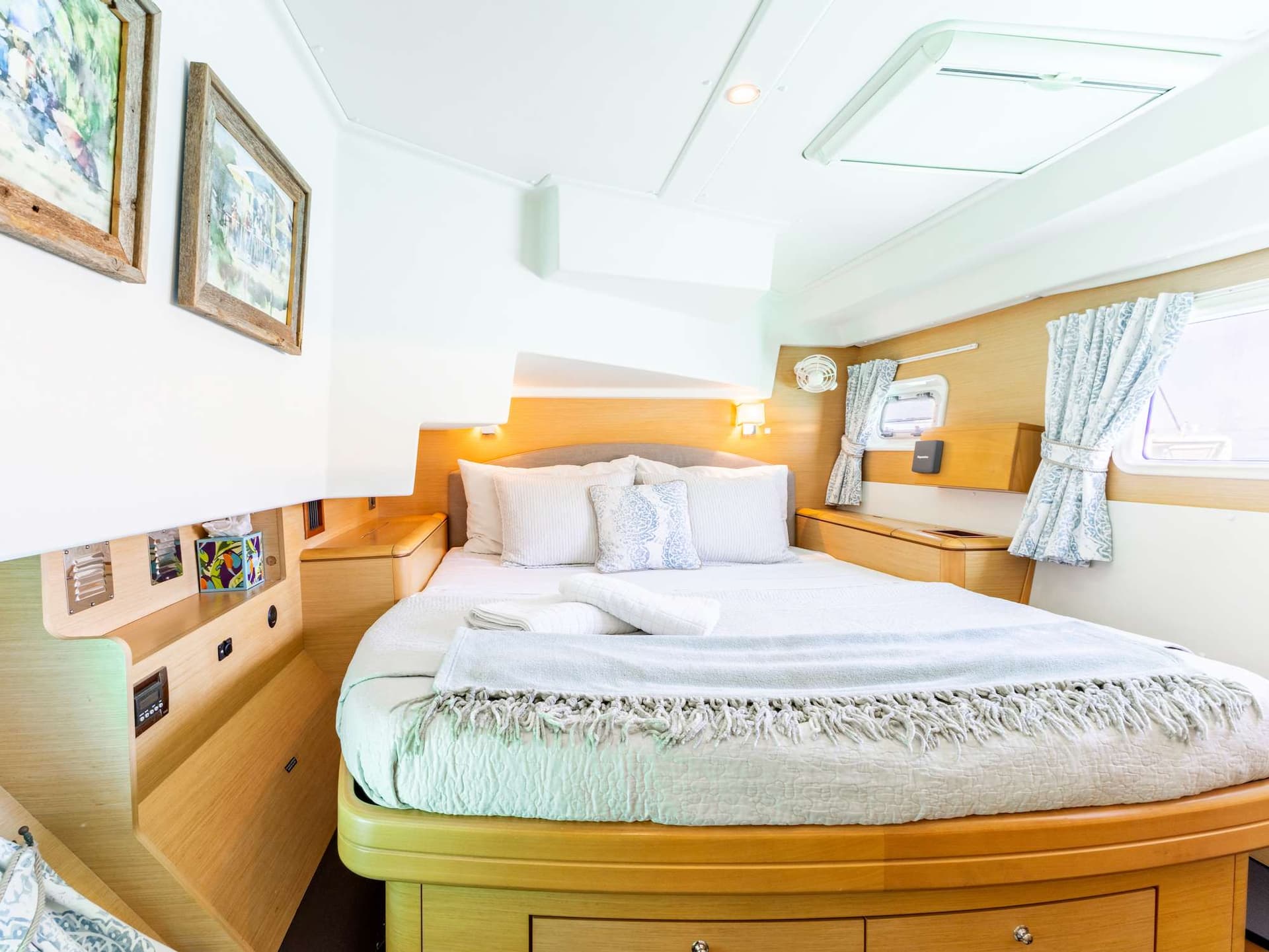 Starboard queen cabin on Gambit