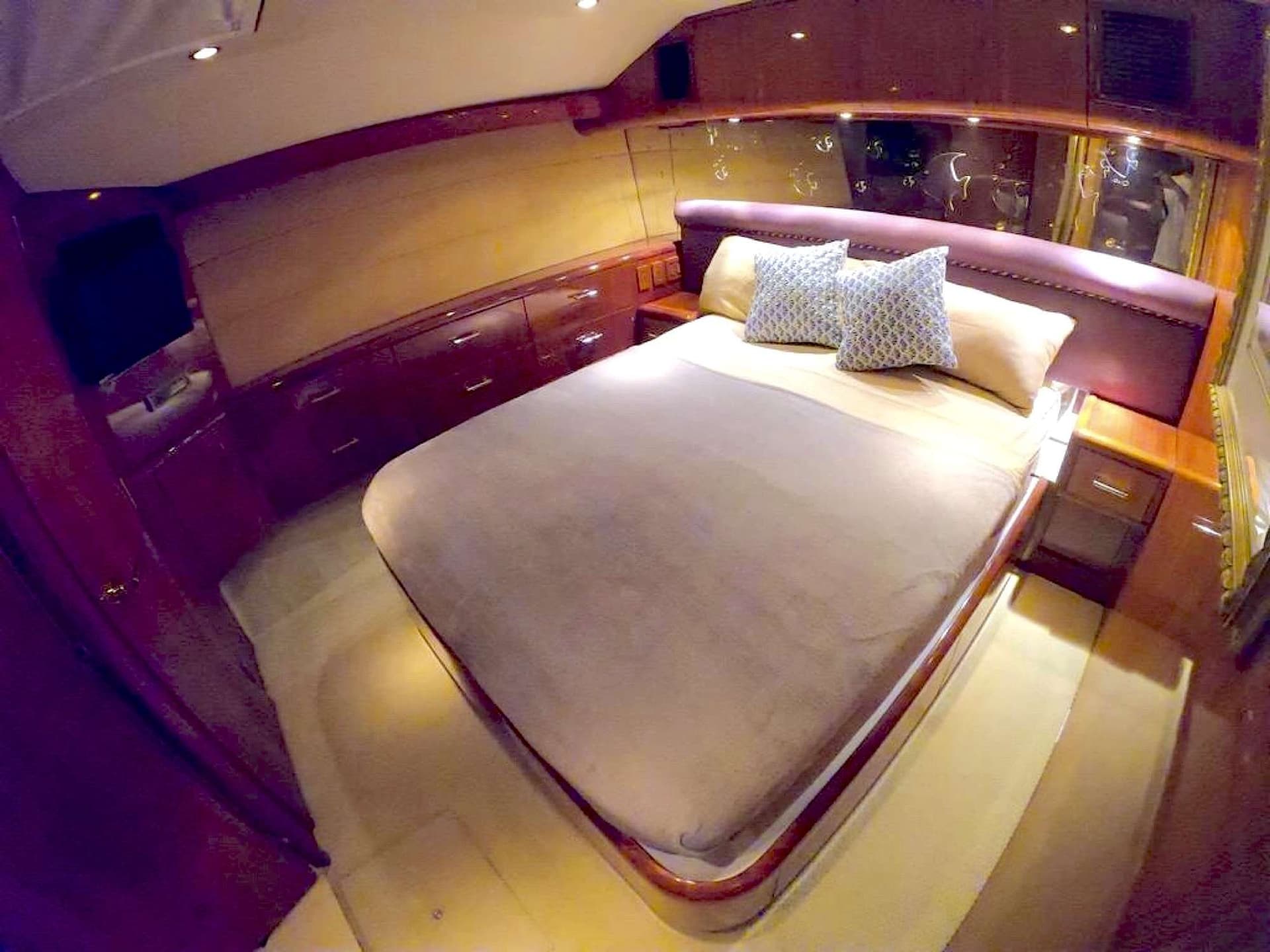 Guest queen suite