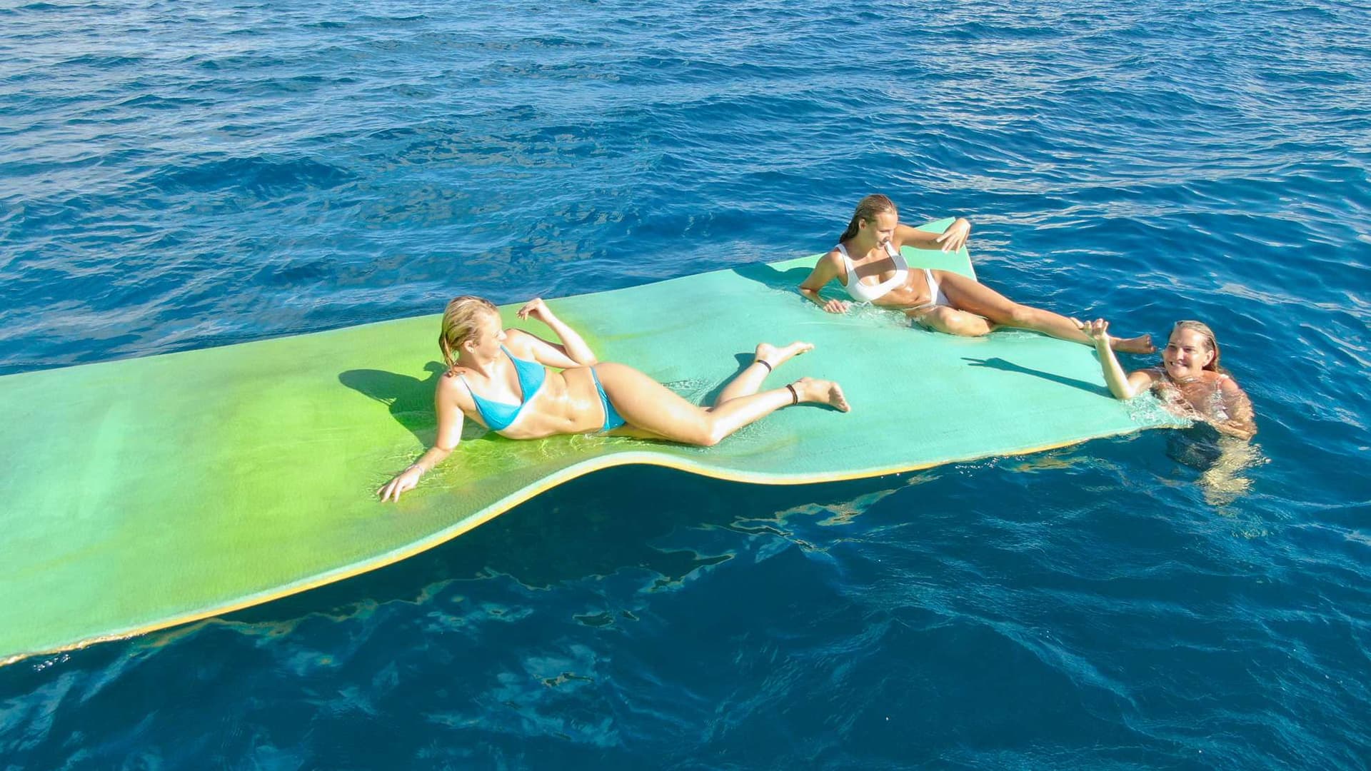 Play on the sun mat