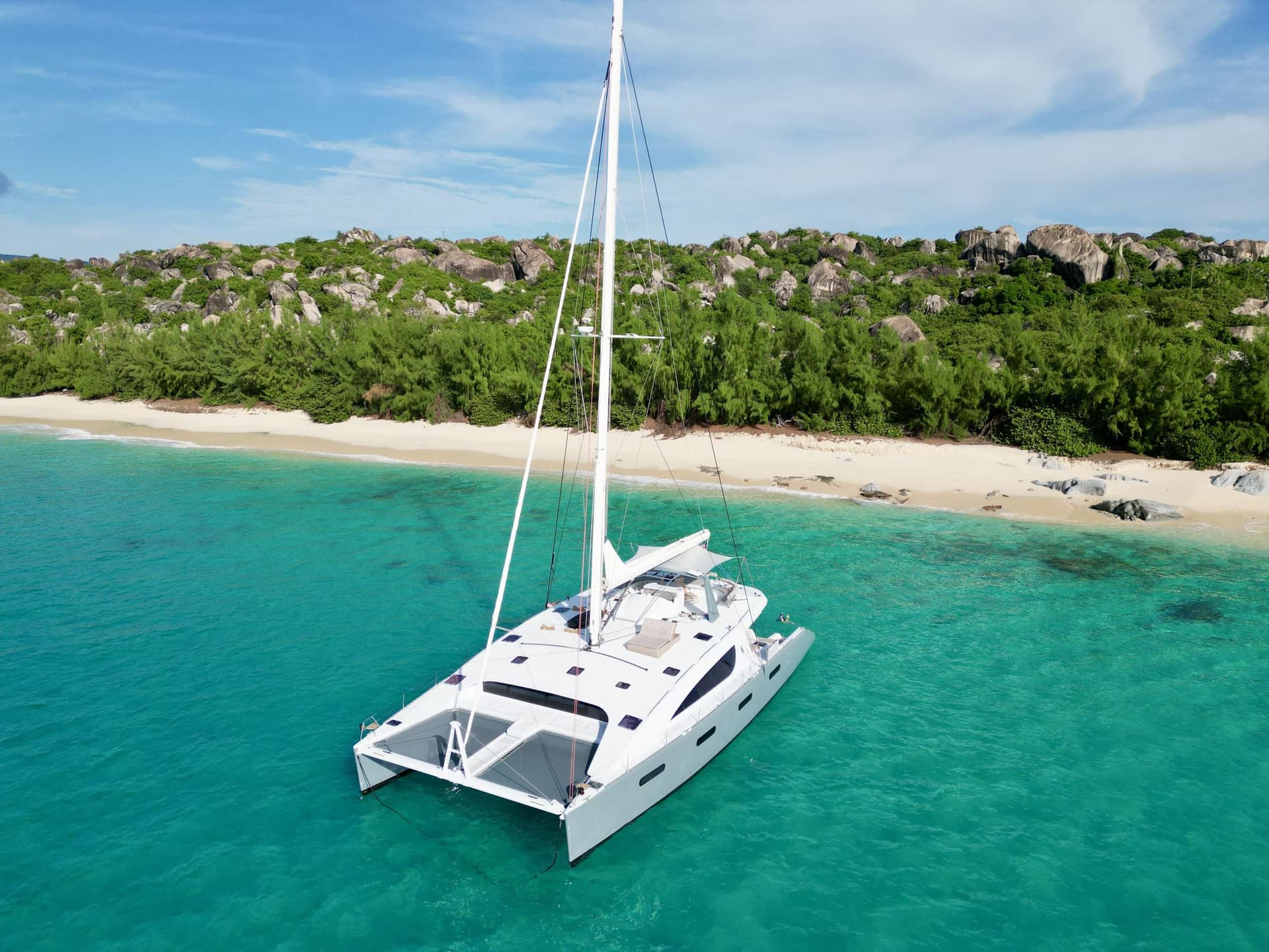 Zingara anchored off of Trunk bay near to the Baths