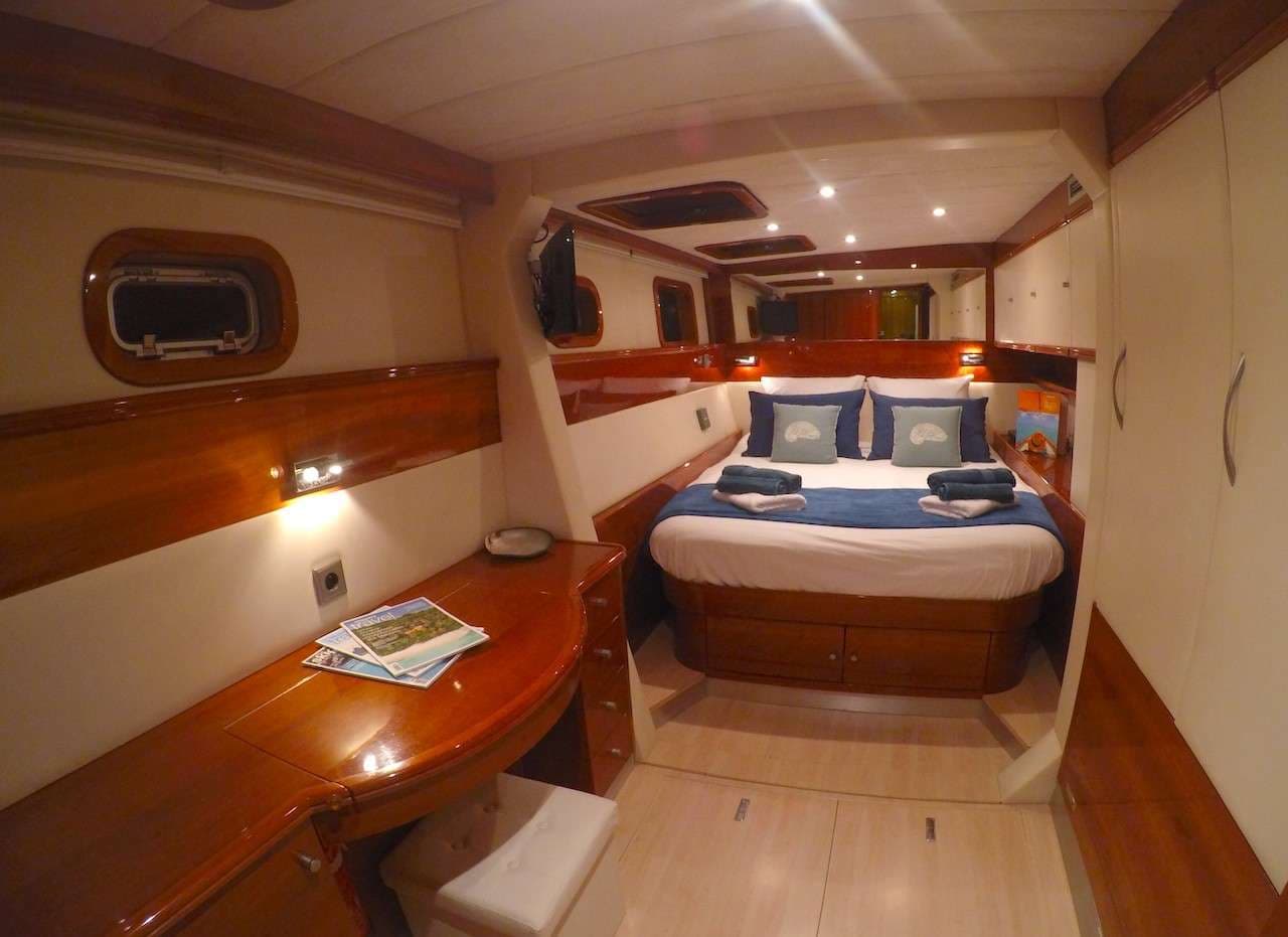 Master starboard queen suite