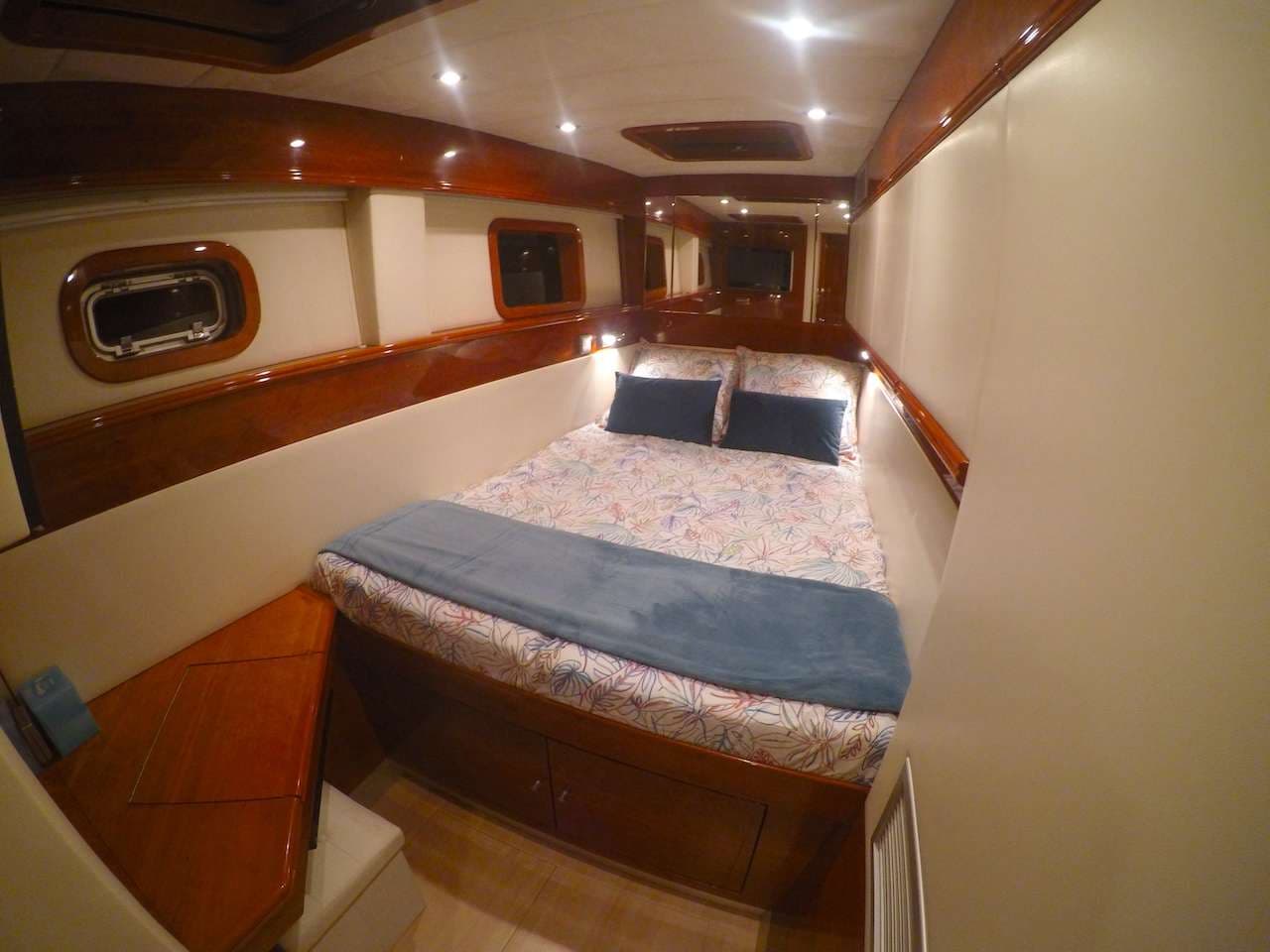 Forward double guest suite