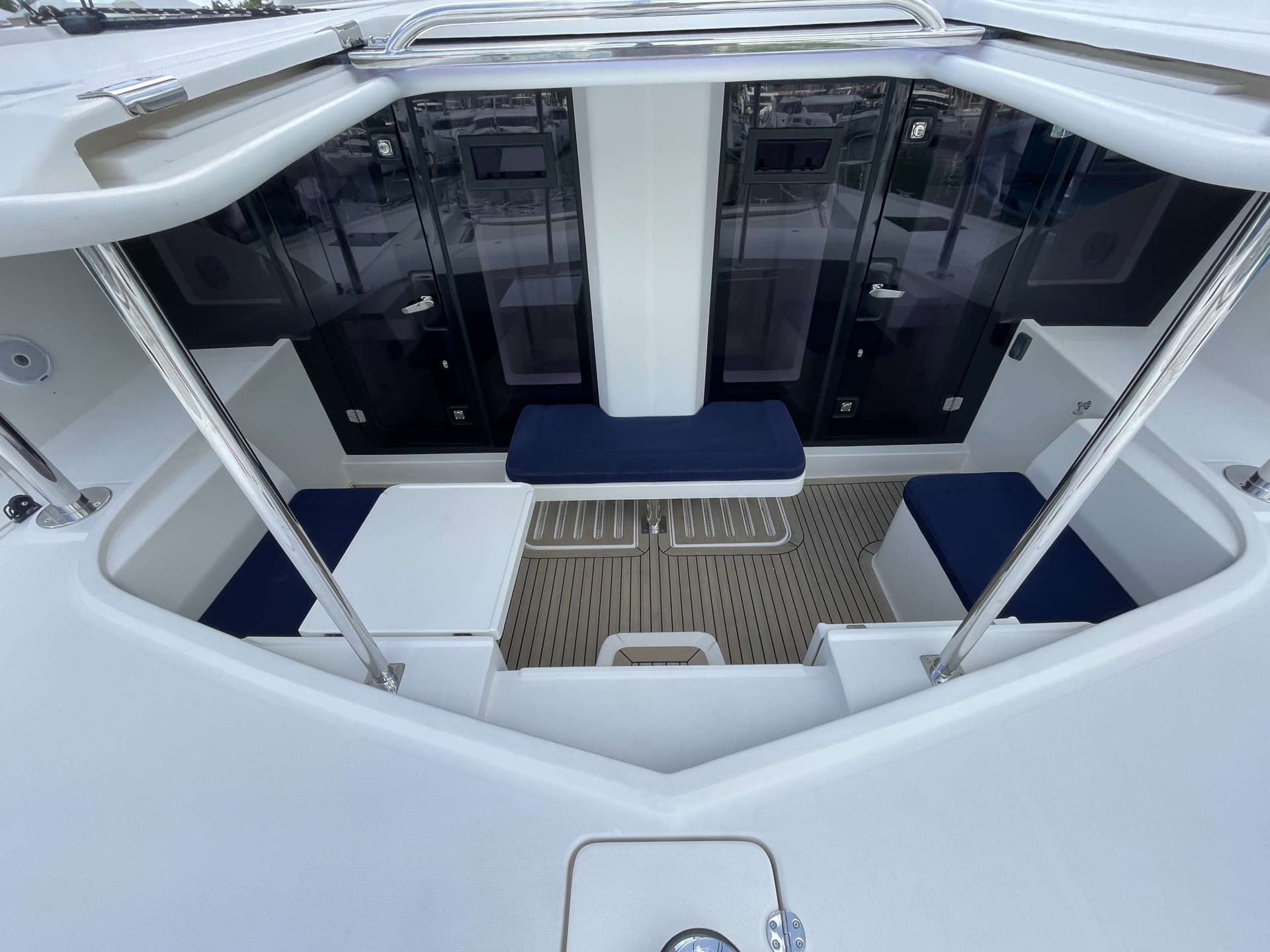 Foredeck lounging Cockpit