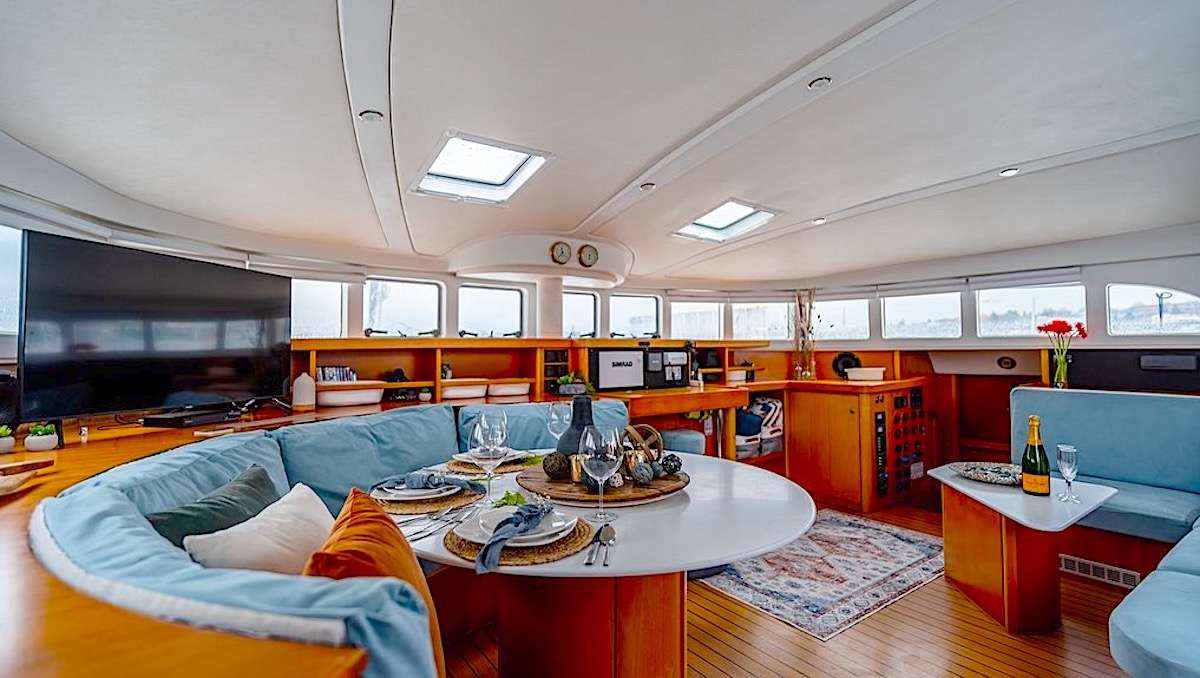 Tabula Rasa's spacious saloon