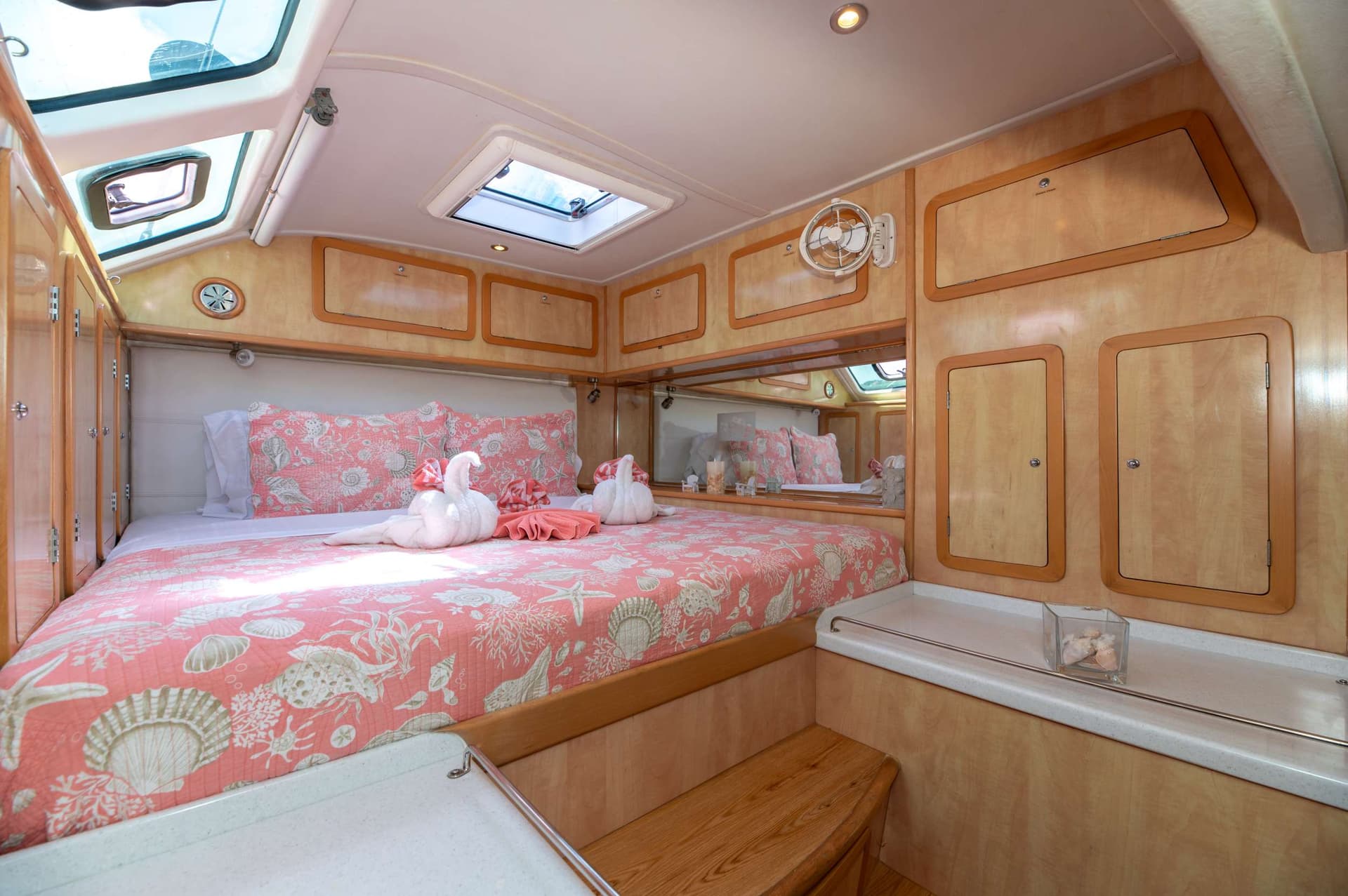 Coral Reefs Cabin - King bed