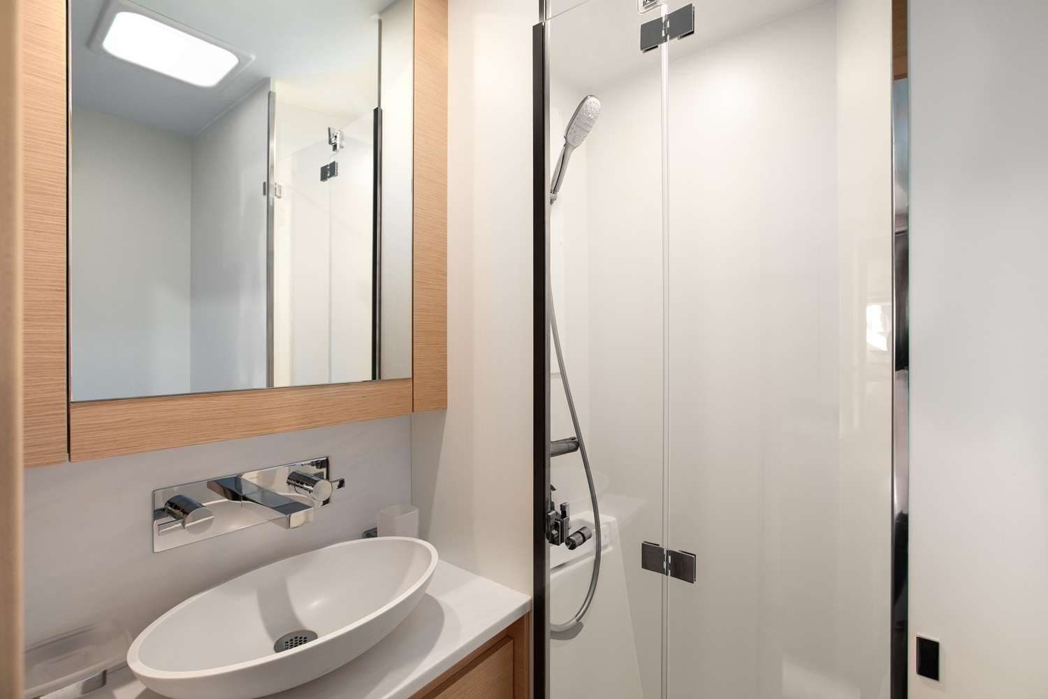 ARMEN GUESTS BATHROOM