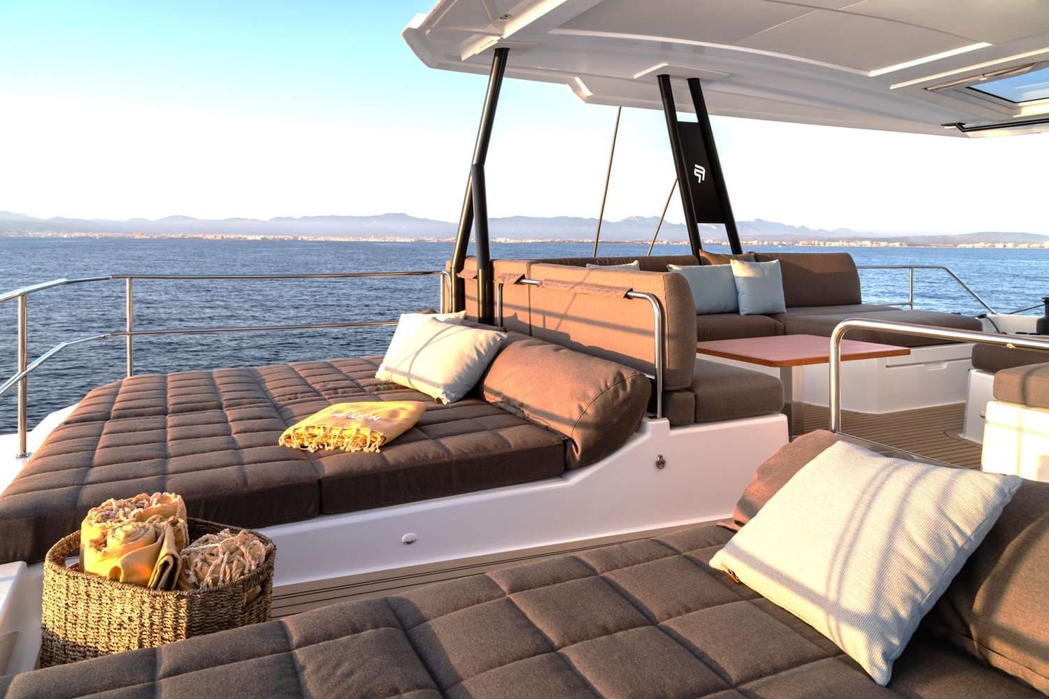 ARMEN flybridge