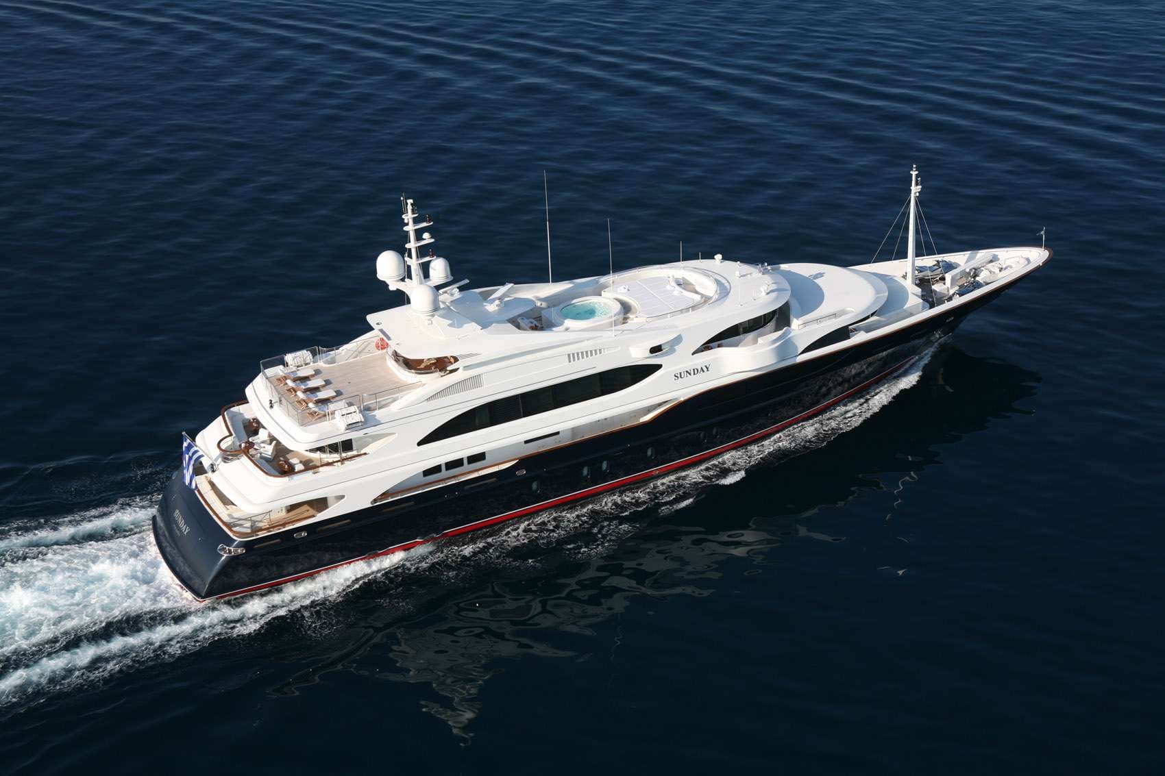SUNDAY – Benetti