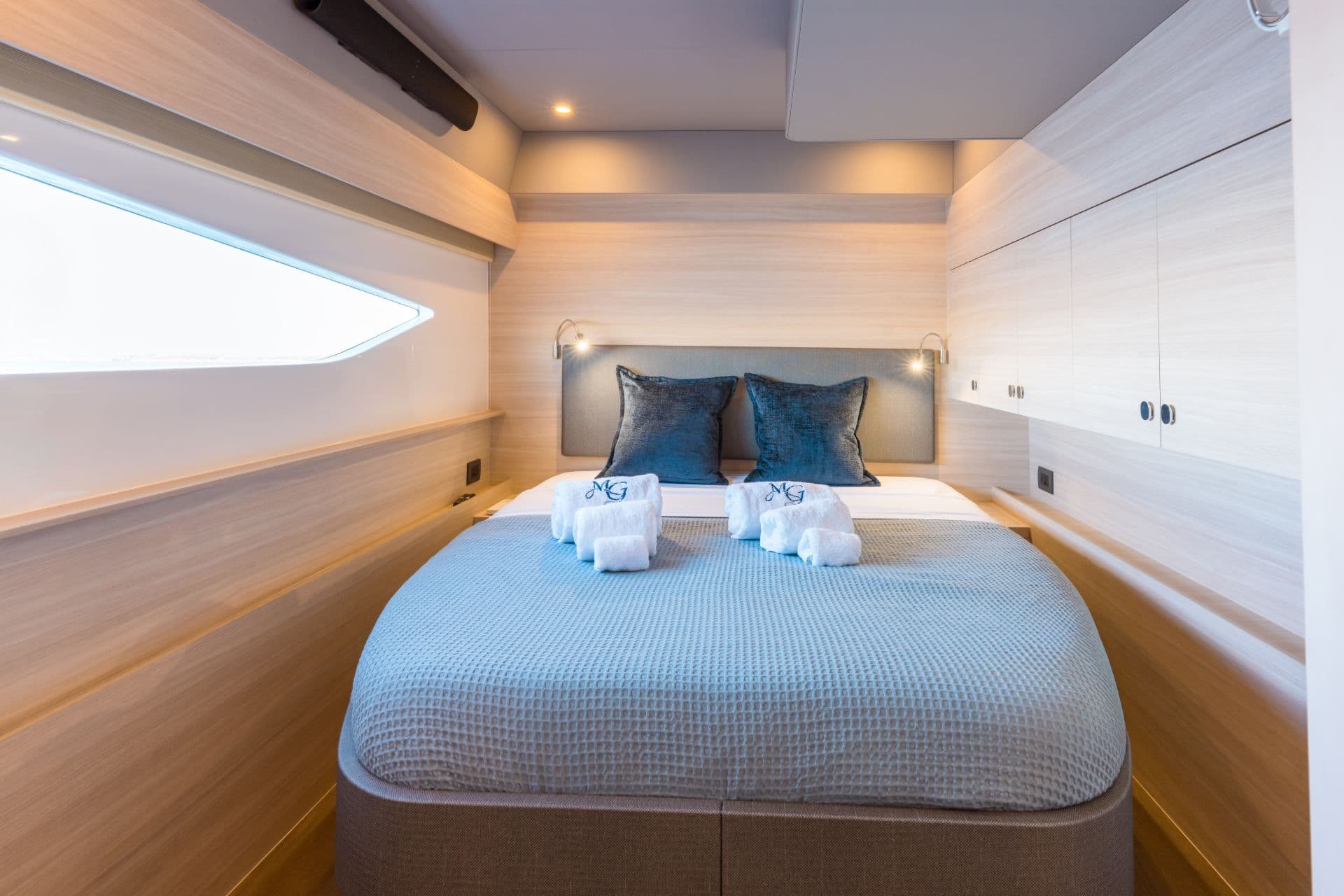 Guest cabin starboard 1