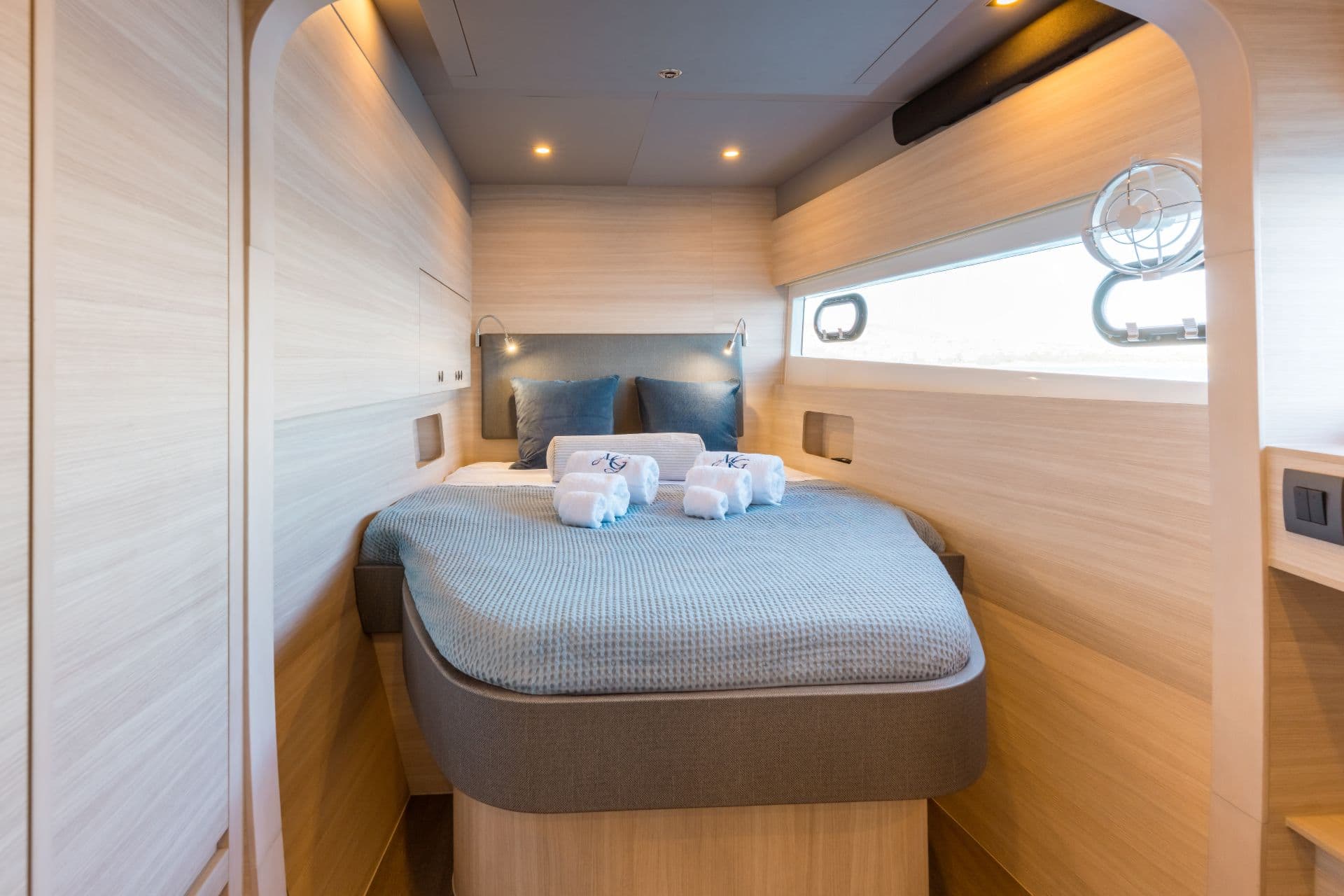Guest cabin starboard 2