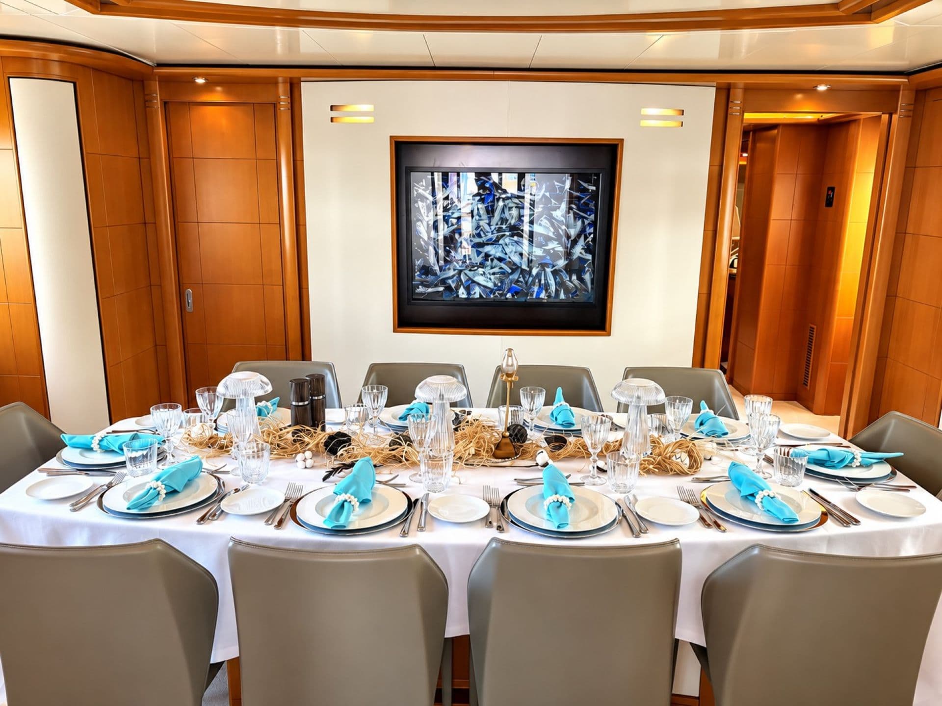 Main saloon dining