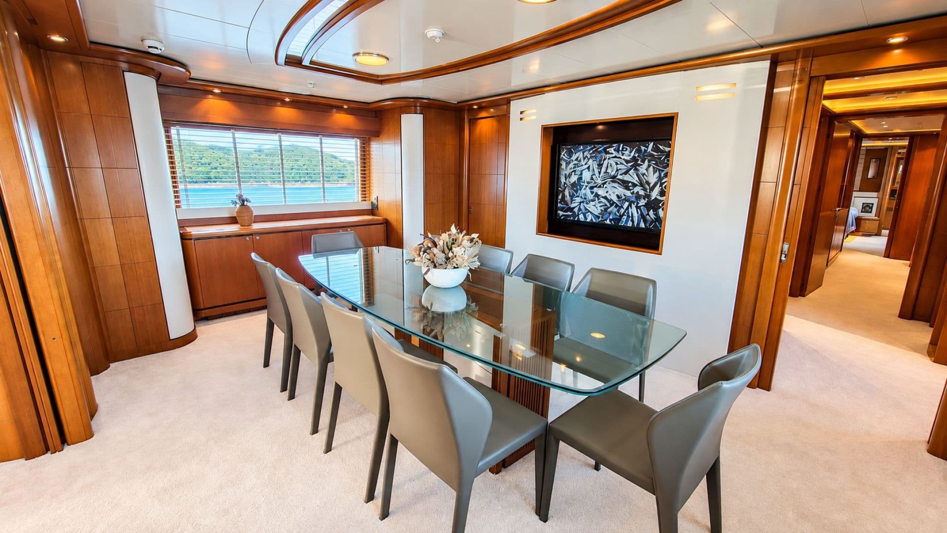Main saloon dining