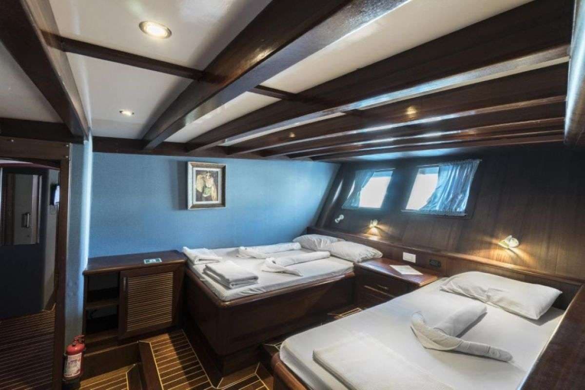 LOVE BOAT