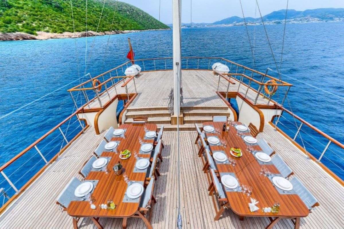 LOVE BOAT