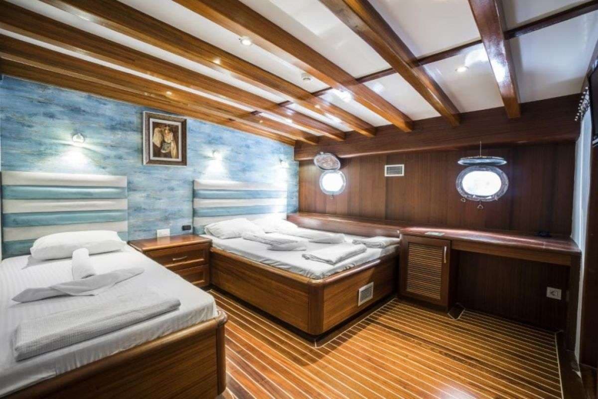 LOVE BOAT