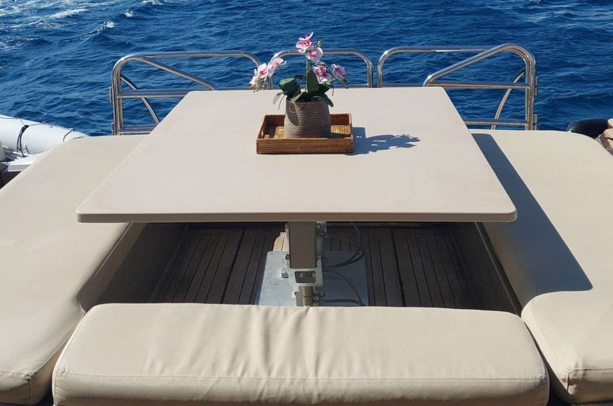 Aft deck dining