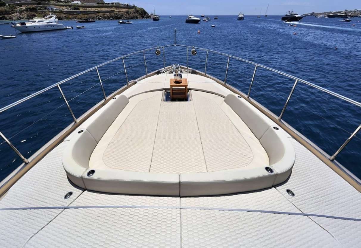 Bow sunbed